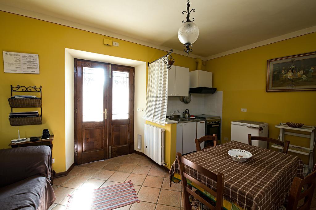 קסטלנובו די גרפניאנה Cottage House Il Palazzetto מראה חיצוני תמונה