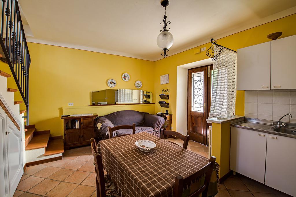 קסטלנובו די גרפניאנה Cottage House Il Palazzetto מראה חיצוני תמונה